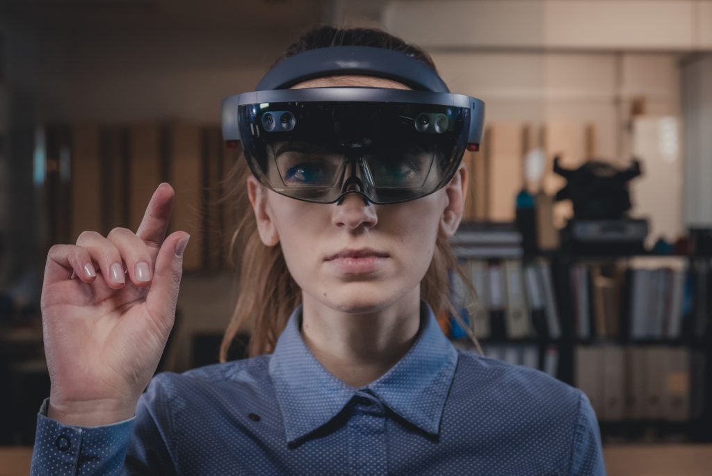innovations marketing femme casque réalité virtuelle VR
