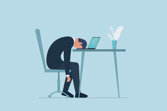 Personne triste sur son bureau