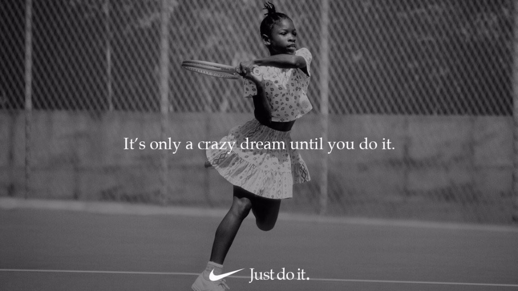 Une publicité de Nike inspirante montrant une athlète en action avec le slogan « Just do it », synonyme de persévérance et de surpassement personnel grâce à la stratégie marketing de storytelling