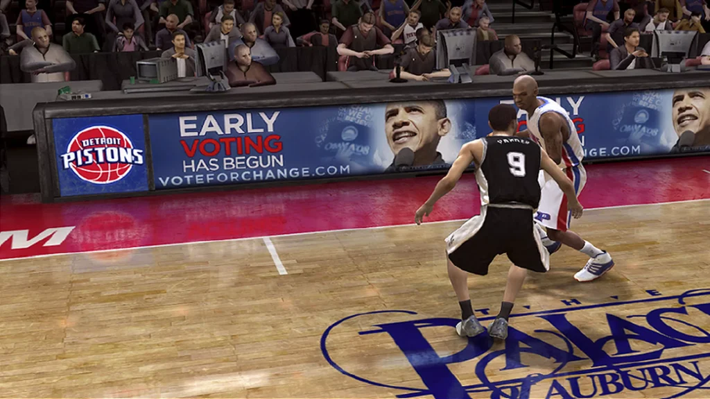 Derrière des joueurs de basketball dans le jeu "NBA Live 08", il y a une bannière affichant le visage de Barack Obama. Il est écrit sur la bannière: "Early voting has begun. Voteforchange.com"