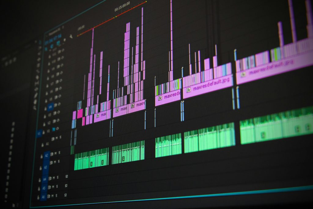 Gros plan sur des pistes de production de musique qui montre l'importance de la musique dans cet article.