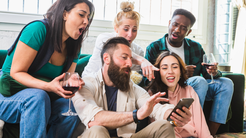présenté les nouvelles générations ultilisant les réseaux sociaux