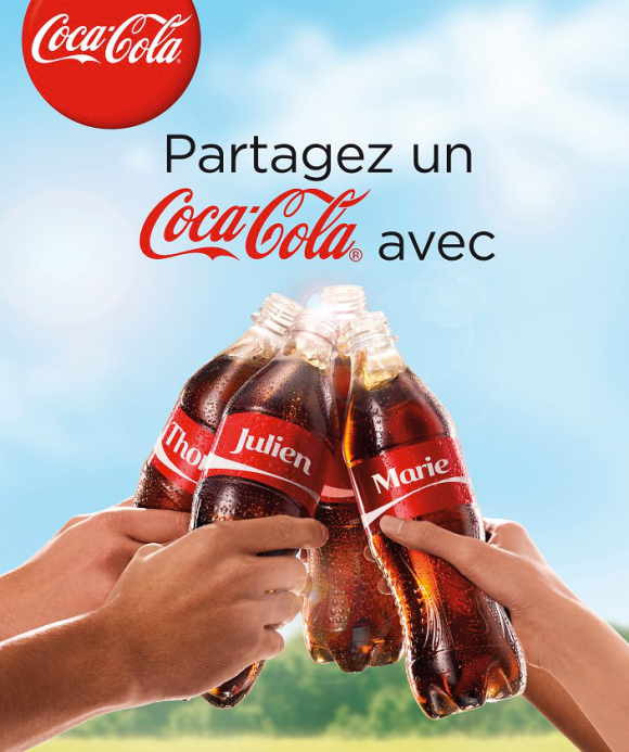 Publicité marketing mettant en avant le rôle du storytelling et son importance pour créer des connexions émotionnelles avec des bouteilles de Coca-Cola personnalisées.