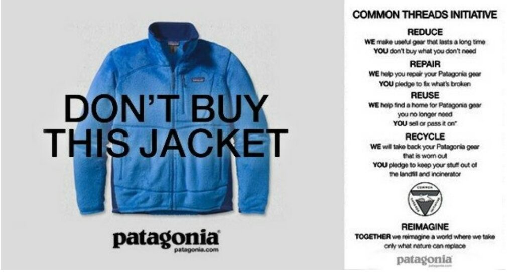 Campagne Patagonia « Don’t Buy This Jacket » avec une veste bleue et l’initiative Common Threads, promouvant la durabilité à travers cinq principes : réduire, réparer, réutiliser, recycler et réimaginer.