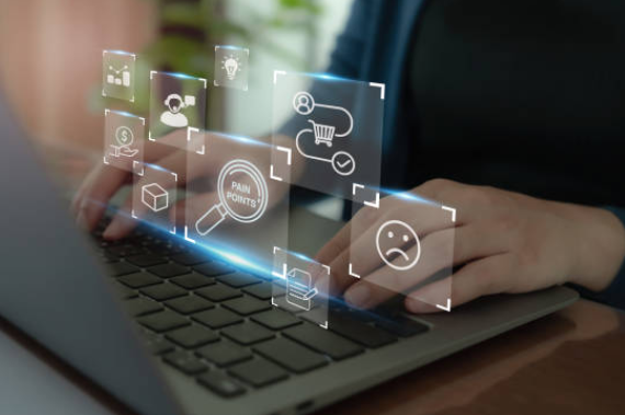 Conceptual digital marketing image showing a user interface with overlays for pain points and user journey tracking. The visual illustrates the process of identifying customer challenges and optimizing the digital path to purchase on a website.